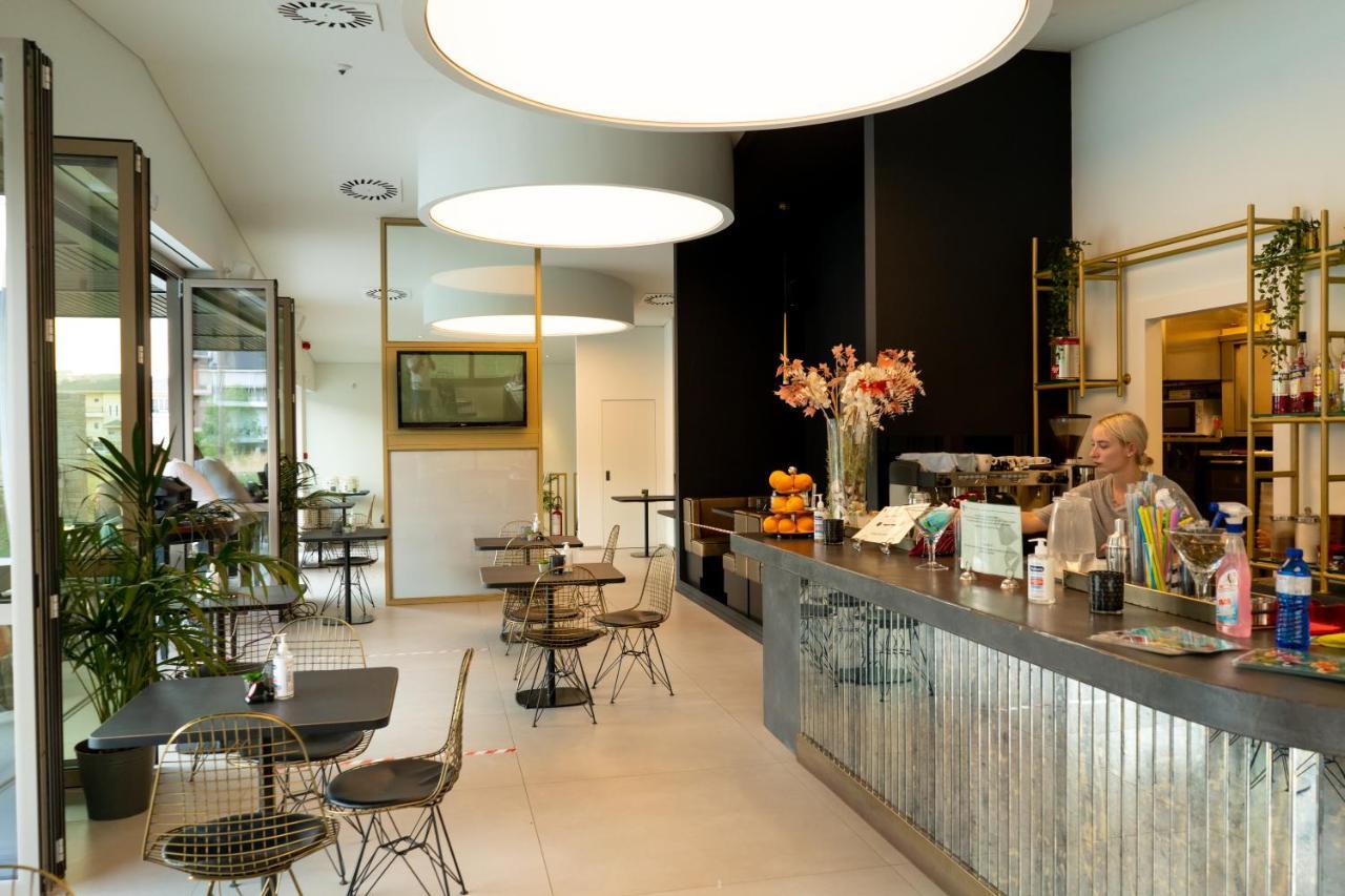 Ellopia Point Hotel Janina Zewnętrze zdjęcie