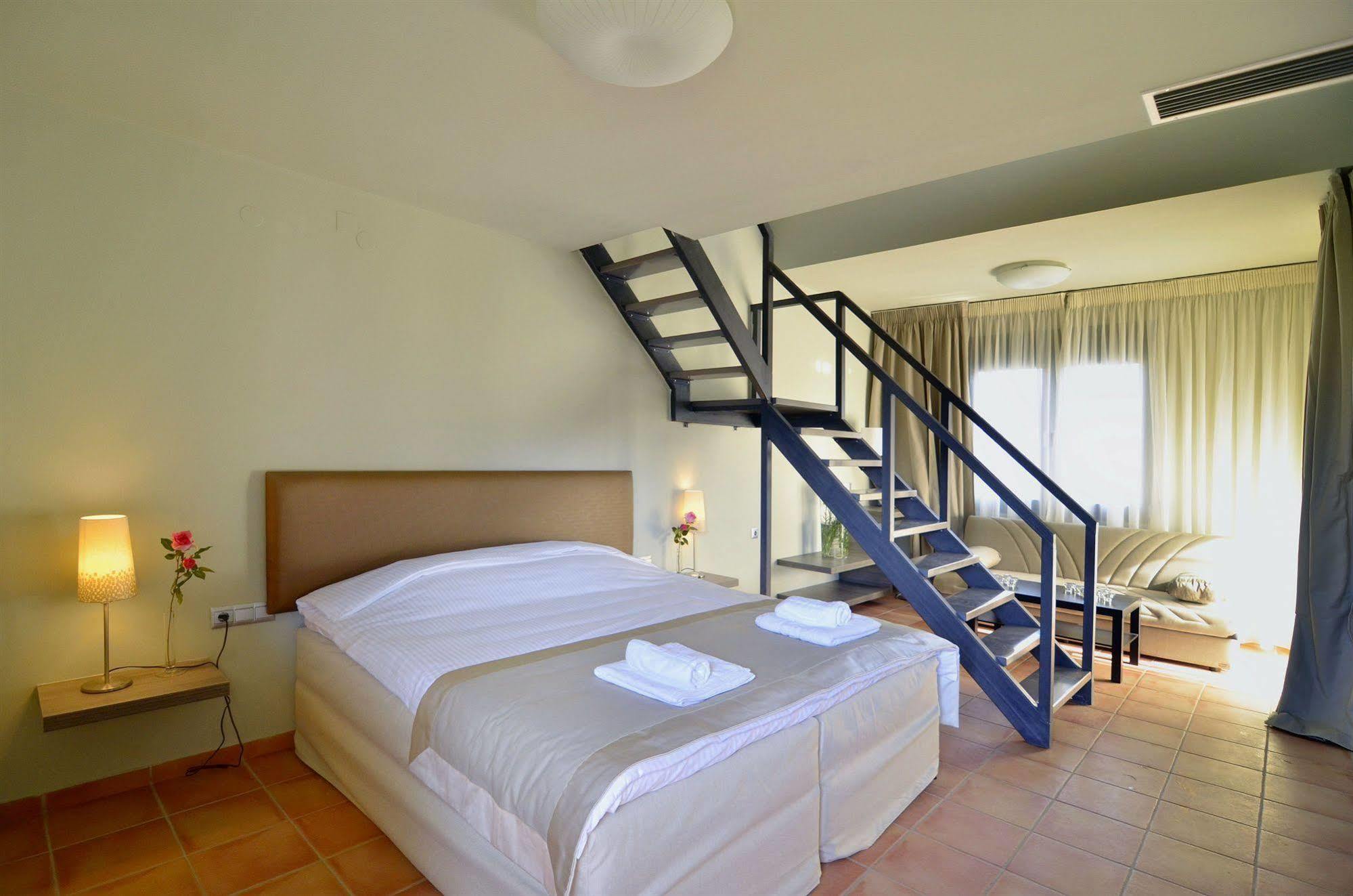 Ellopia Point Hotel Janina Zewnętrze zdjęcie